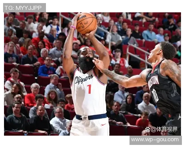 火箭队与快船激战四月四日NBA季后赛争夺战精彩回顾与分析